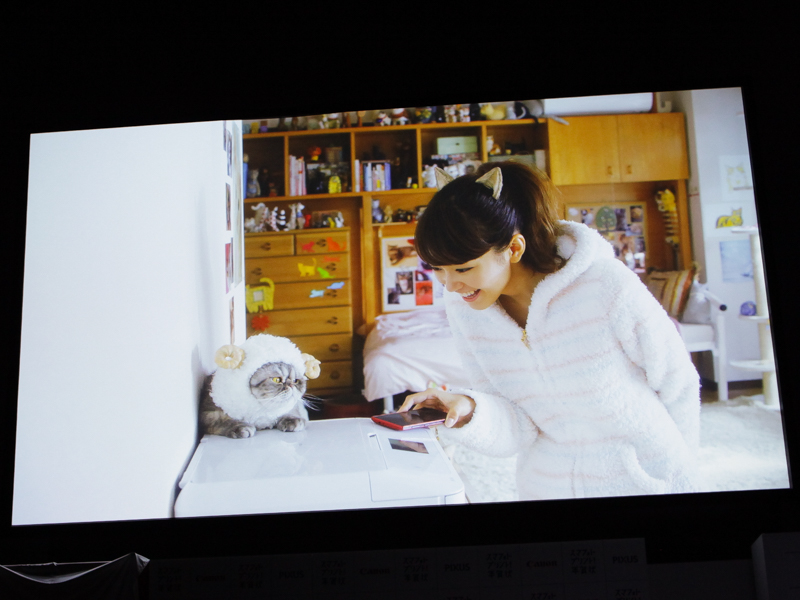 新CMの一部。レオンくんにちなんで、ハッピーニューイヤーならぬ「ハッピーニャーイヤー」となっている