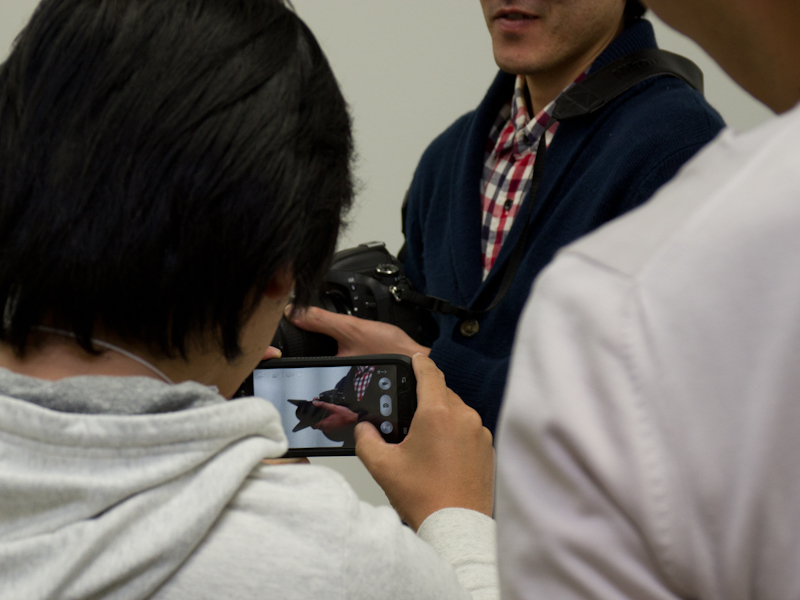 参加者同士でテーマを決め、素材として使えるかどうかを話し合いつつ撮影を進めた