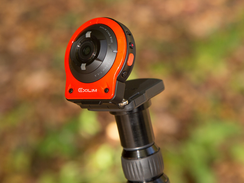 カメラの角度はヒンジの角度とカメラの回転で決めれば良いので、別途雲台は必要ない。物干し竿などの場合はEAM-1を粘着テープでつけてしまうといい