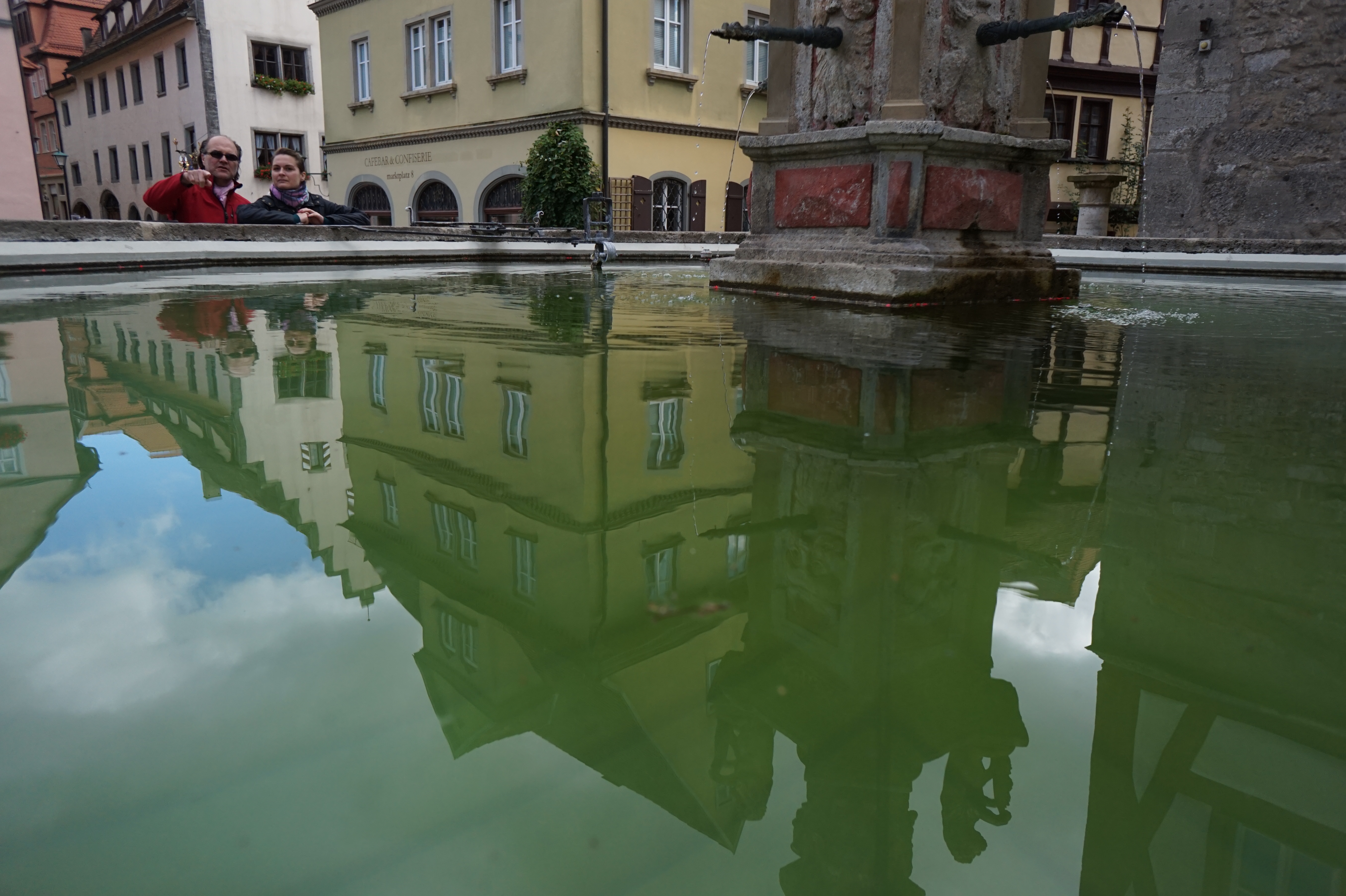 水面ギリギリなど、一般的なカメラと比較して、アングルの自由度の高さがうれしい。ただしスマホとカメラ部が離れているので、画面に夢中になると水没の危険も。非防水モデルなので要注意。E16mm F2.8 / 1/1,600秒 / F4 / ISO400 / 絞り優先AE / 16mm