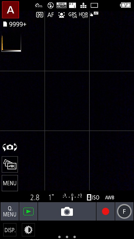縦持ちの場合の撮影画面。Androidスマートフォン標準の「戻る」「ホーム」といったアイコンは、右端の3点ドットの部分に隠されており、画面の外側から内側（横持ちの場合は右から左）にフリックすると現れる