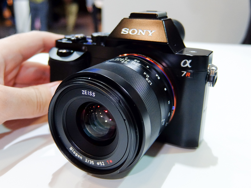 α7Rに装着したところ