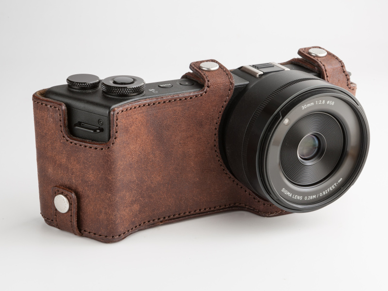 ユリシーズのdp Quattroボディスーツは1万8,360円。チョコレートの他、ブラック、ネイビーをラインアップする