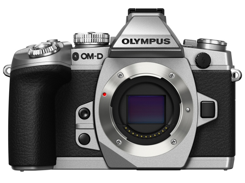 対象製品の一例。「OM-D E-M1シルバーボディー」（左）と「M.ZUIKO DIGITAL ED 40-150mm F2.8 PRO」（右）