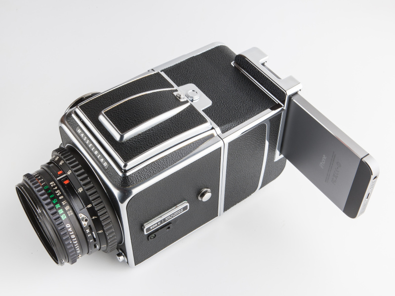 今回はプラナーを付けたハッセルブラッド500Cに、ハッセルナッツを装着した