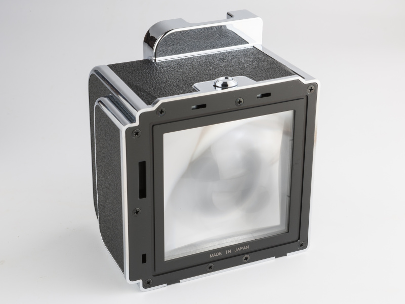 フレネルレンズを搭載する。ハッセルナッツ内部にはスクリーンが配置してある