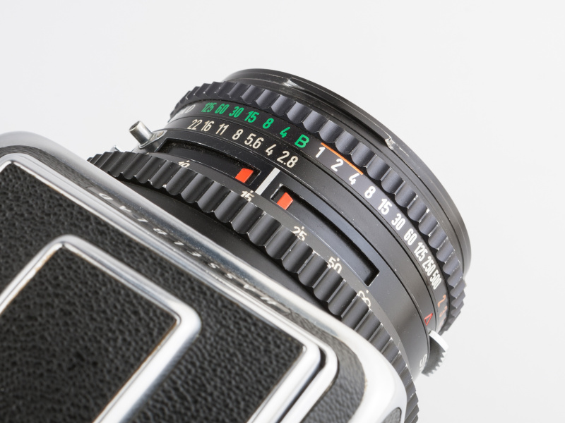 ライブビューモードやフォーカスキャリブレーションを行うときは、B（バルブ）にセットする