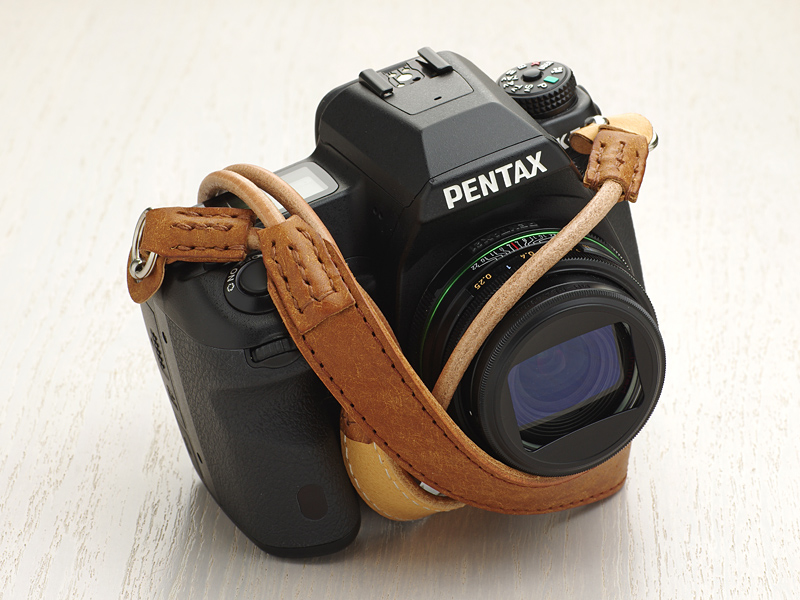 金属製部品を使用しないため、ラフに巻き付けてもカメラにキズをつけにくいという