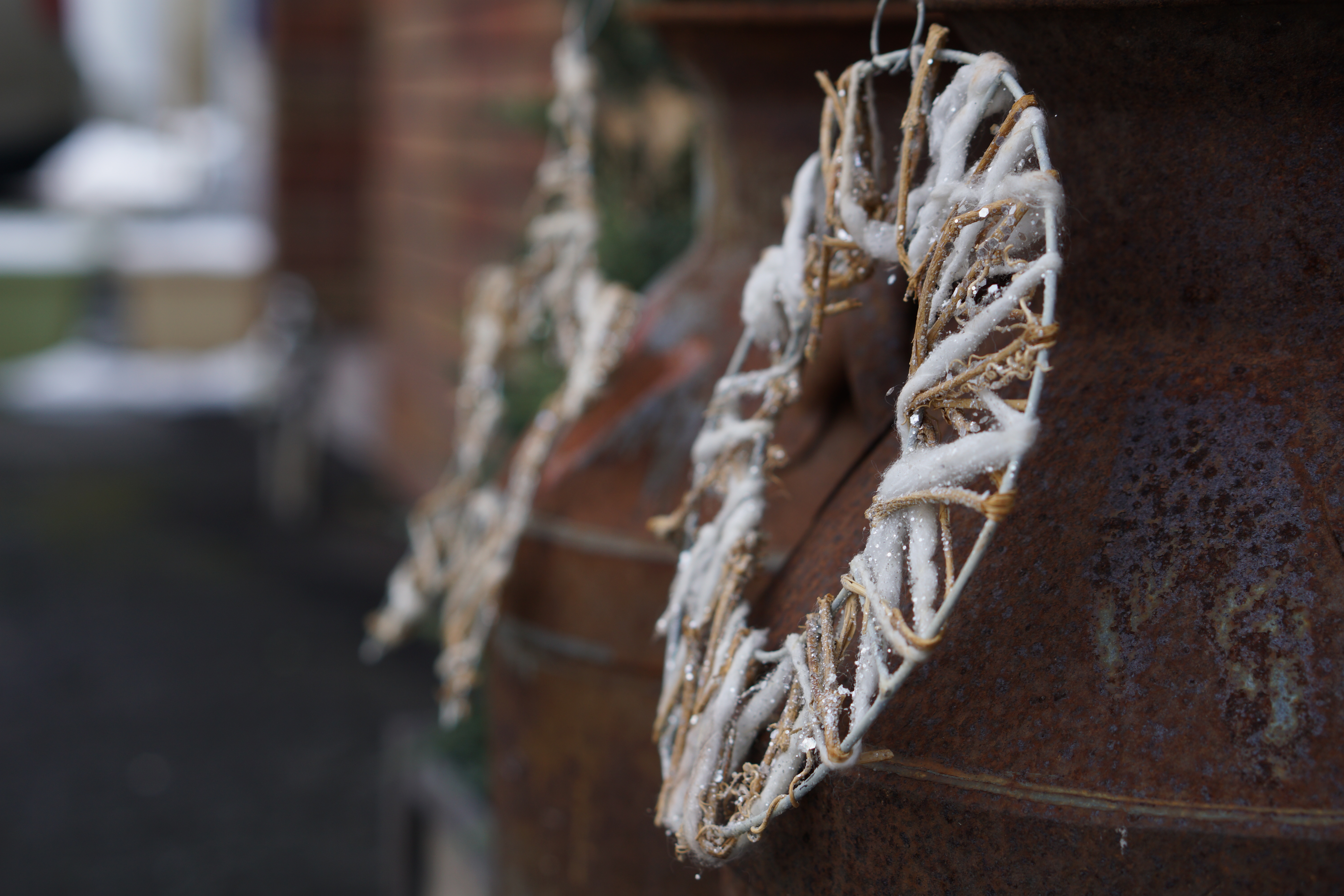 F3.5からF8あたりまでがかりかりゾーン。綿の繊維の1本1本や錆びた鉄の質感が見事。ISO100 / F3.5 / 1/200秒 / -0.3EV / 50mm