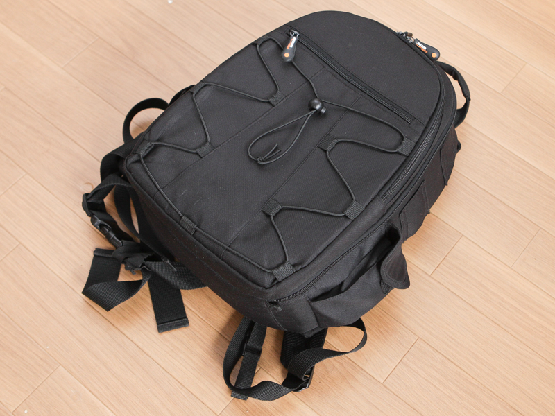 愛用しているAmazonベーシックのバックパック。なんと2,780円!