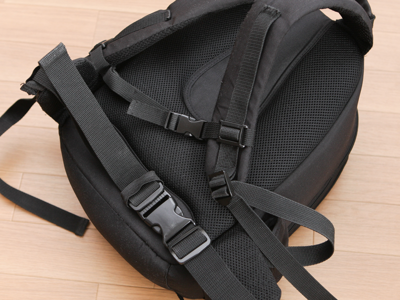 ウエストとチェストのハーネスも付いていて本格的だ