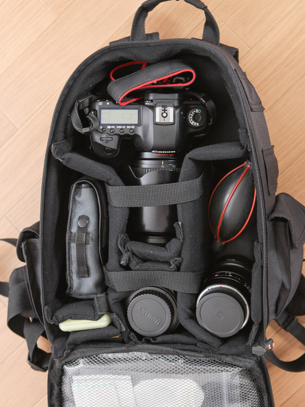 35mmフルサイズカメラの一式が収まる