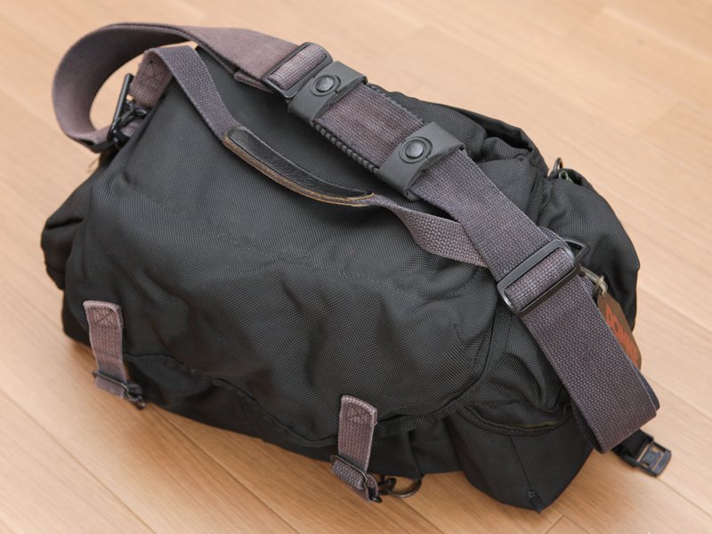 バリスティックナイロン製のドンケJ-2。いまでも機材が多いときには使うという