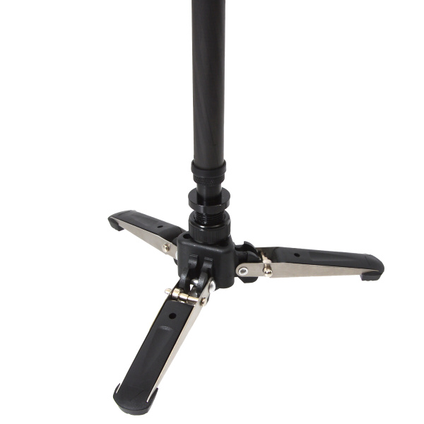 一脚を取り付けたところ