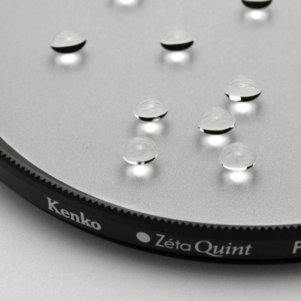 水滴・指紋を拭き取りやすいダストフリーコートも特徴だ。（画像提供：ケンコー・トキナー）