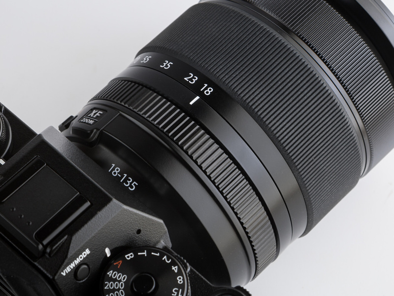 ボディ寄りのリングが絞りリングだ。直感的操作で絞りをコントロールできる