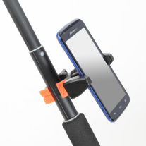 自撮り棒の手元にスマホを装着できるホルダー - デジカメ Watch