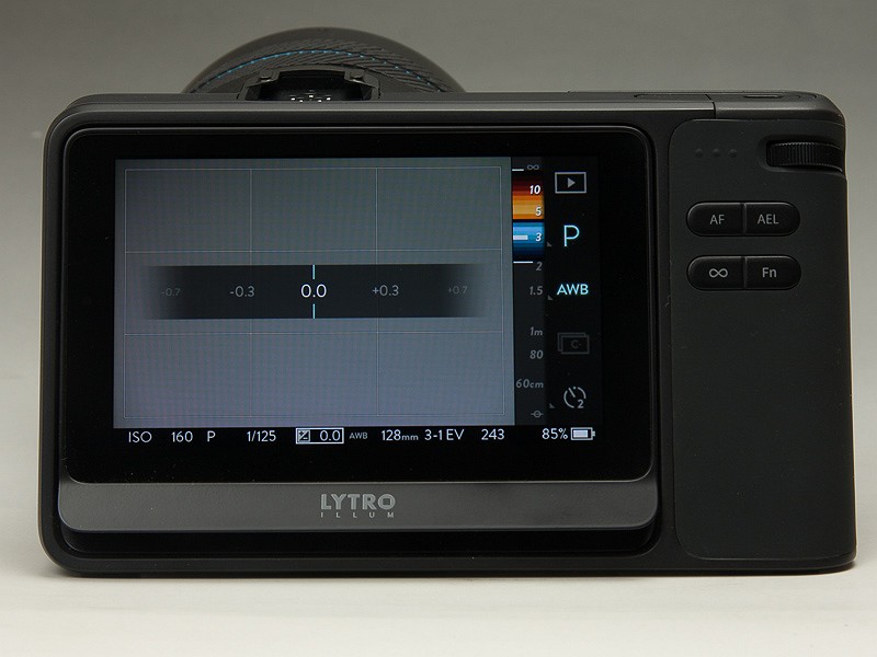 インフォメーションバーで死角に囲まれている項目（この場合は露出補正）はタッチすると変更画面が表示される