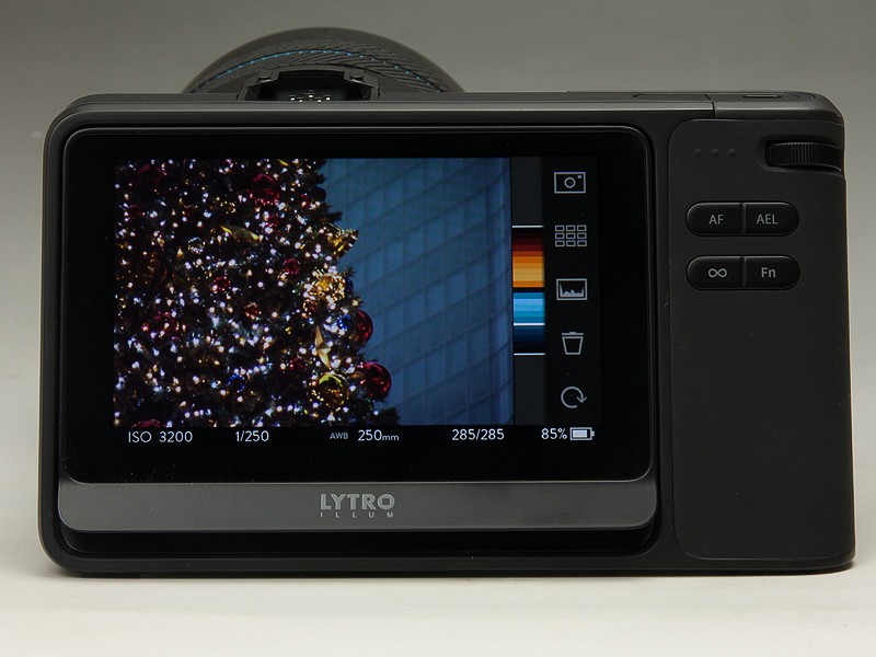 再生画面。メニューバーの項目が自動的に切り替わる