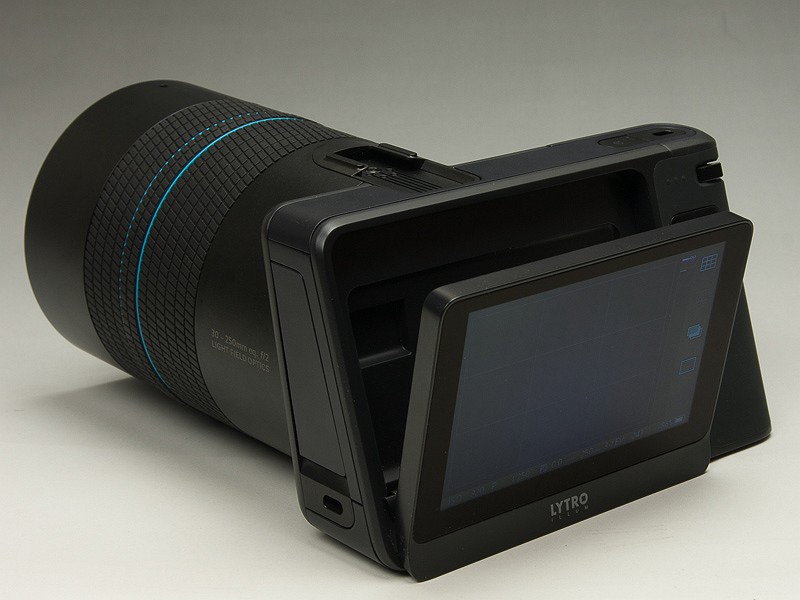 さらに引き出せばハイポジションでの撮影に使える