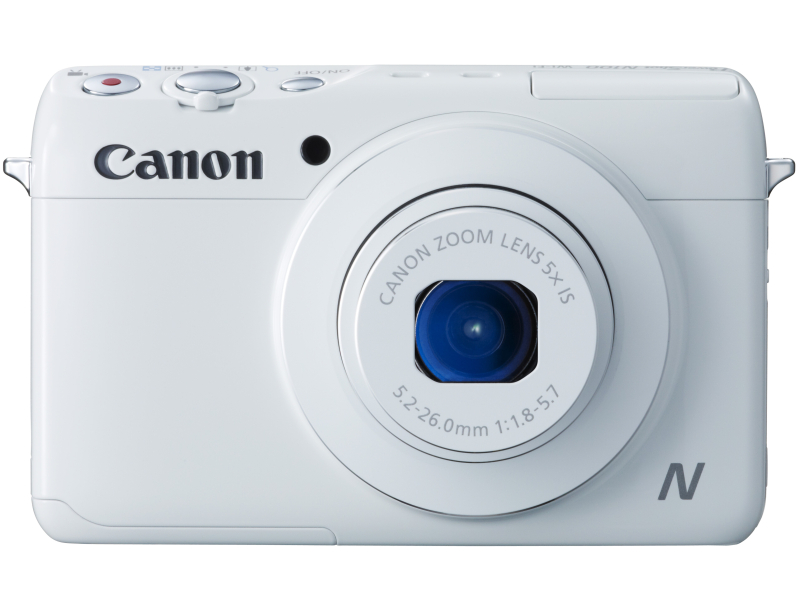 キヤノンPowerShot N100。前面の撮影レンズに加え、ボディ背面にも広角25ミリ相当のカメラを備え、被写体とともに撮影者の映像も同じ画面内に記録可能なコンパクトデジタルカメラ