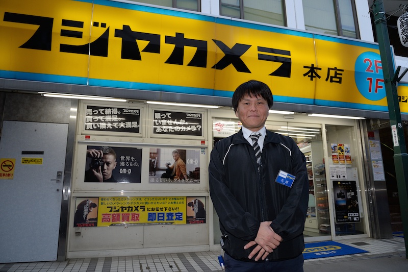 今回お話を伺ったフジヤカメラ店の北條順一さん。「初心者の方でもお気軽にご来店ください。経験豊富なスタッフが懇切丁寧にご相談にのります」