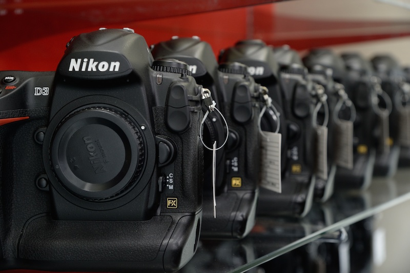 高価なフラッグシップモデルも、中古となるとぐっと手頃な価格に。カメラマニアのなかには安くなった中古のフラッグシップモデルをコレクションしている人も少なくない。