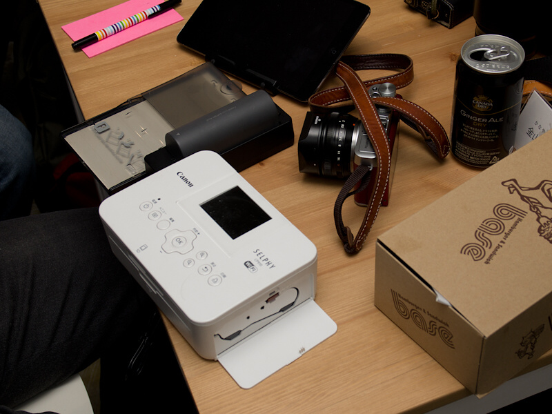 小型プリンタを持ち歩く人もいた