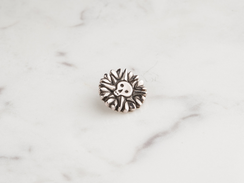 トレジャーボタンは1万4,904円。マップカメラとジェイツジムラの直販サイトで取り扱いがある