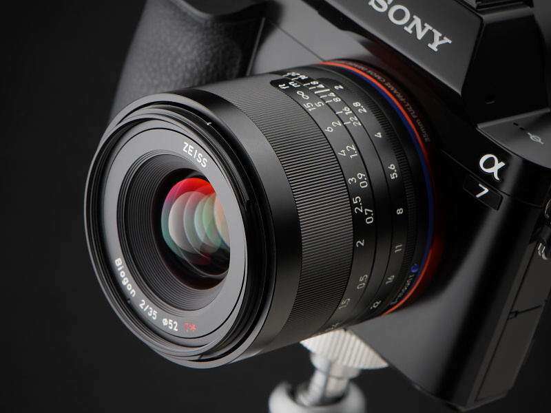 今回はソニーα7で試用した。発売は12月12日。実勢価格は税込13万9,850円前後