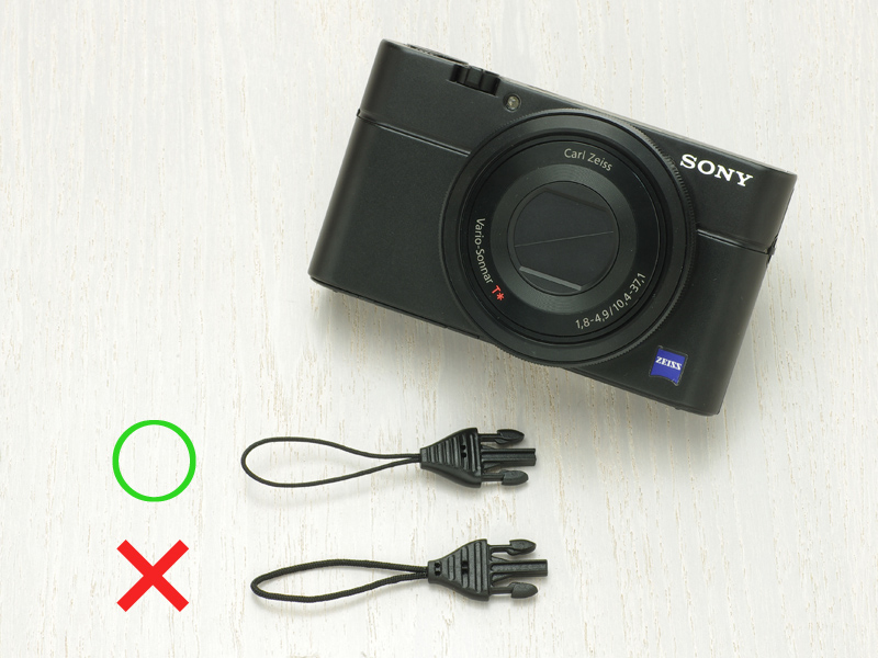 初代RX100のアイレットに取り付けるには別途専用の紐が必要
