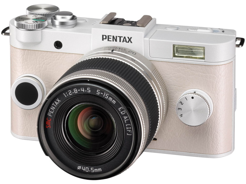 PENTAXブランドでは1/1.7型センサーを使ったミラーレスカメラQ-S1をラインナップ。レンズも小型にできる