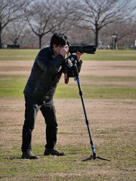 ポールジョイントを利用することで、補助脚をつけたまま角度を最も安定したポジションに合わせることができる。