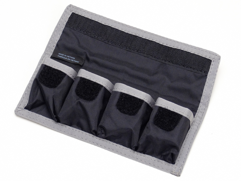 バッテリーが4つ入る