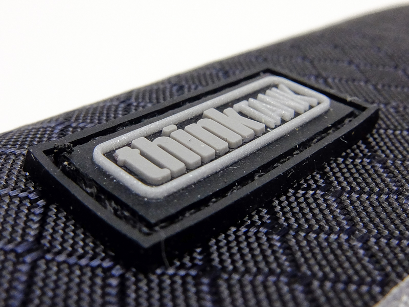 ゴム製の立派なタグが付く