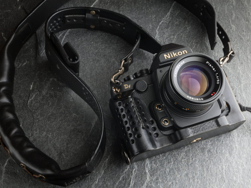 同テイストのパッテッドショルダーストラップも同時リリース。価格は4万1,472円