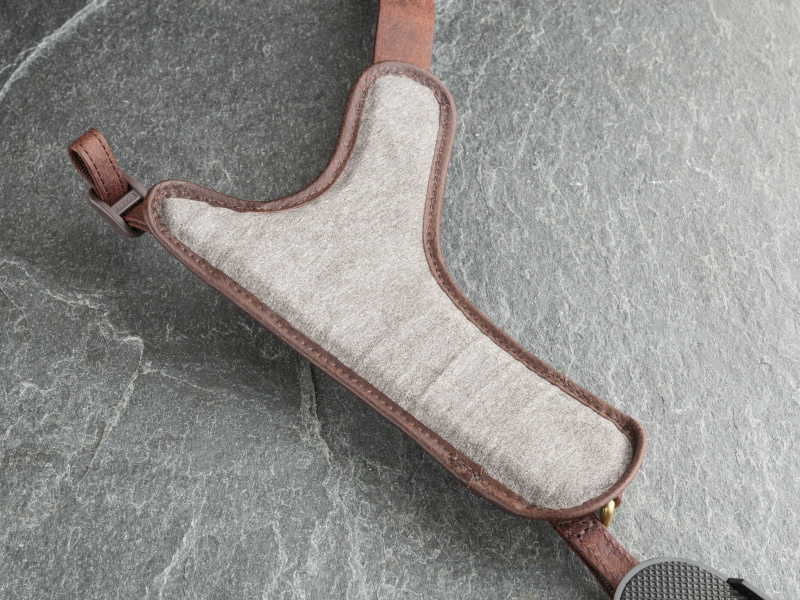 内側はやわらかい材質で肌ざわりがよい。クッションが封入してある