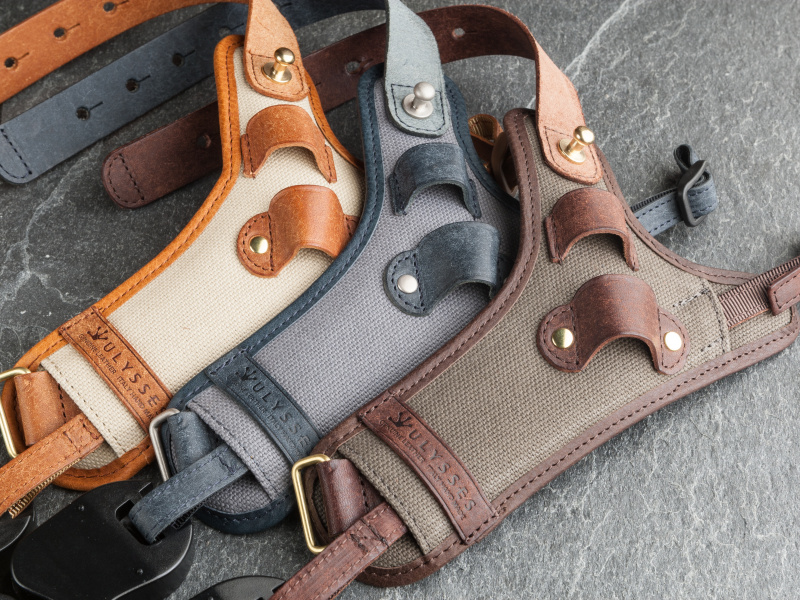 帆布バージョンはオリーブ、ネイビー、ブラウンの3色。価格は9,180円だ