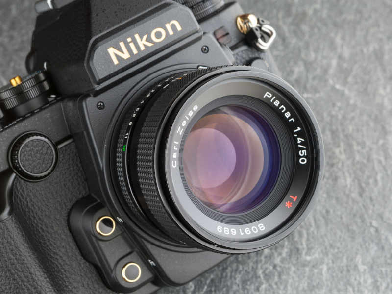 ニコンとツァイスの組み合わせは、オールドレンズファンならずともインパクトがある