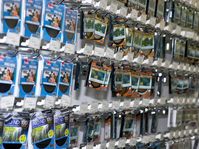 フィルターも全種類を用意。量販店の店頭などでは並べきれない量がある