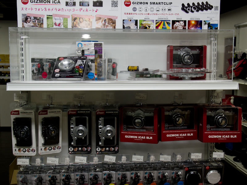 スマートフォンアクセサリーも扱っている