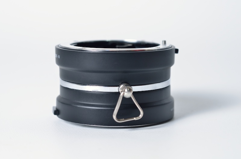 ストラップアイレット部分は回転する