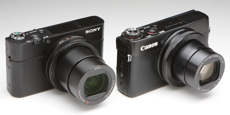 レンズ付け根のリングをどちらも備える。ただし、操作感は異なりクリックのあるG7 X、クリックのないRX100 IIIとなる。レンズの繰り出しはともにワイド端時。