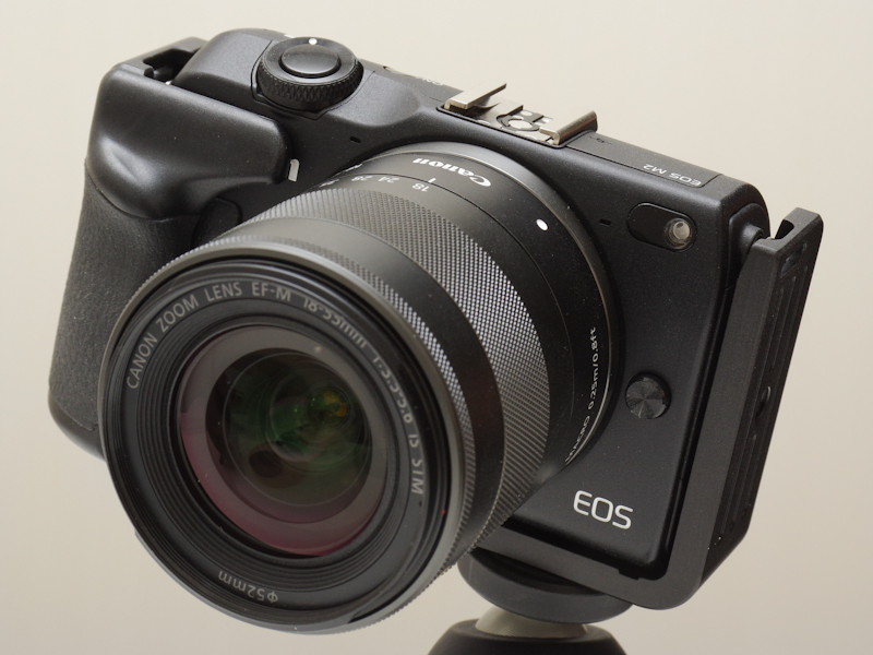 EF-M 18-55mm F3.5-5.6 IS STMを装着