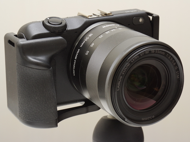 EF-M 18-55mm F3.5-5.6 IS STMを装着