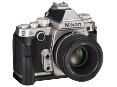 ニコンDfに、純正の後付けグリップが登場 - デジカメ Watch Watch