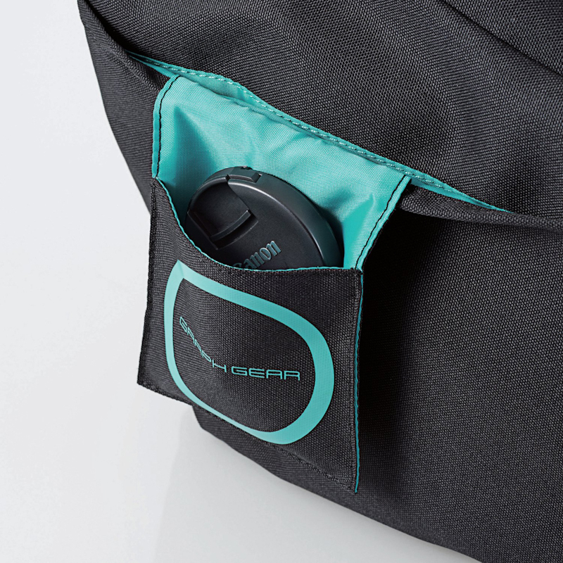 レンズキャップ専用のポケットもある