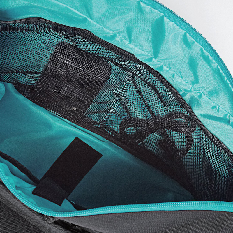 バッグ内側のメッシュポケット