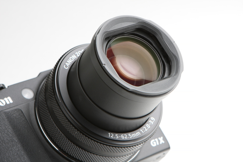 G1 X Mark IIには、キヤノンズームレンズ12.5-62.5mm F2-3.9を搭載。35mm判換算で24-120mm相当。こちらも光学式の手ブレ補正機能を搭載する。