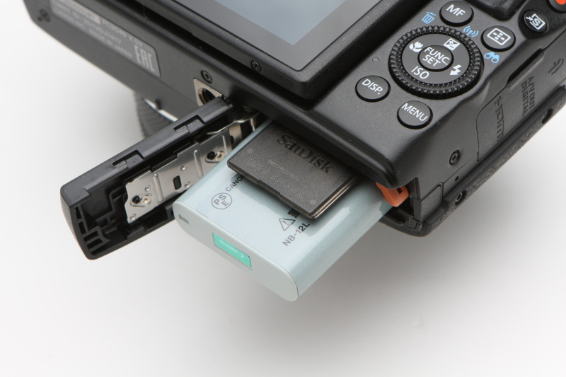 G1 X Mark IIのフル充電からの撮影可能枚数は約240枚（液晶モニター表示時/CIPA準拠）。